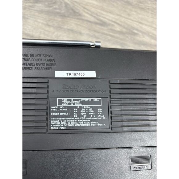 Realistic Radio Shack 12-625A FM AM Portable AC DC Radio TESTED Retro Vintage - Picture 7 of 7